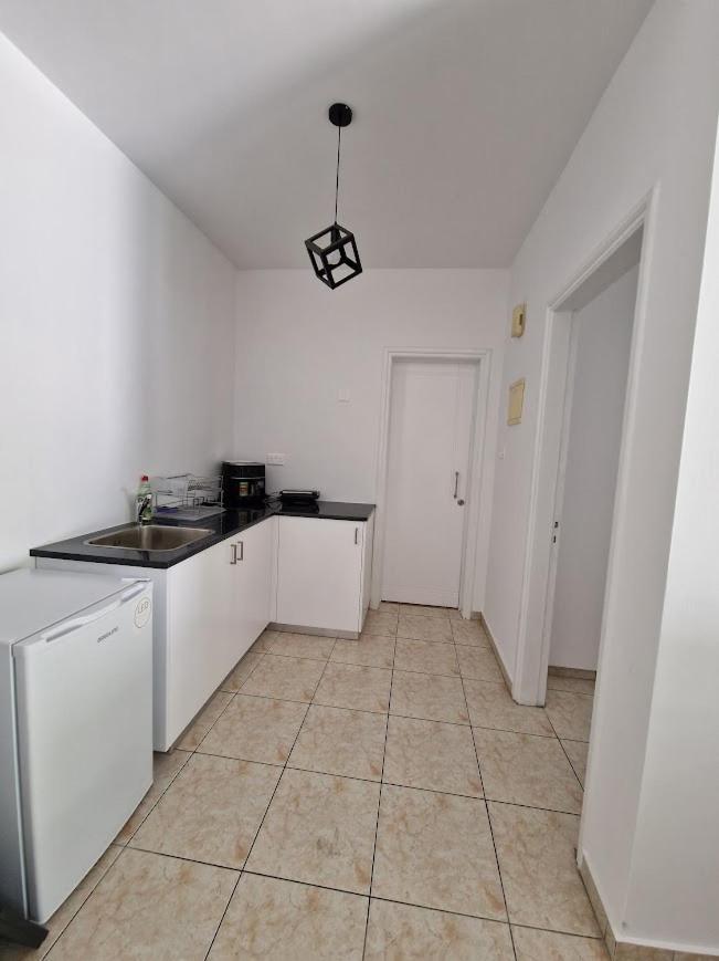 Laertis Apartments - By Imh Travel & Tours Paphos Bilik gambar